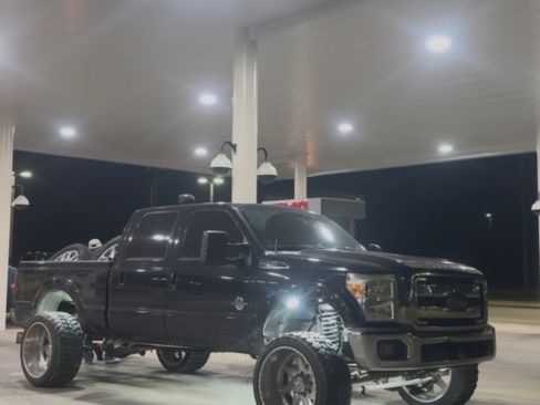 Used 2015 Ford F250 Lariat w/ Lariat Ultimate Package image 4