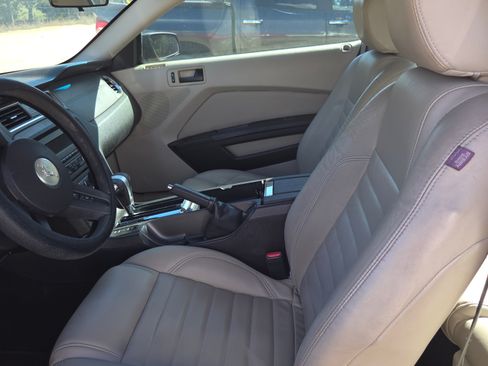 Used 2010 Ford Mustang Premium image 9