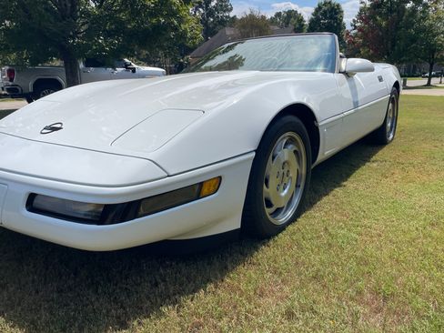 Used 1995 Chevrolet Corvette Convertible image 2