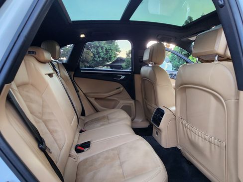 Used 2018 Porsche Macan Sport Edition image 2