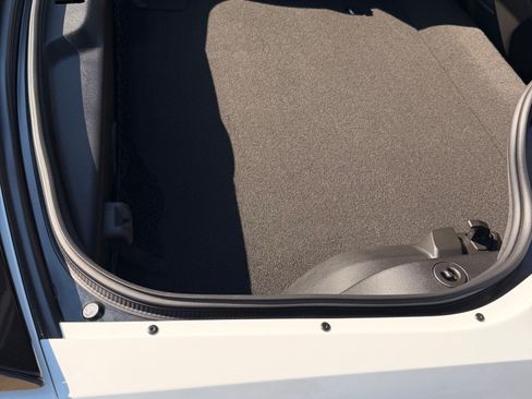 Used 2015 Chevrolet Corvette Z06 w/ 3LZ Preferred Equipment Group image 9