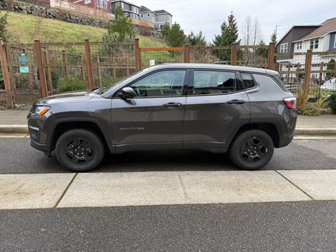 Used 2018 Jeep Compass Sport image 5