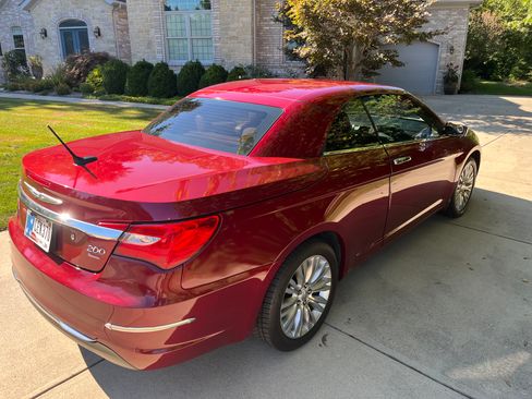 Used 2011 Chrysler 200 Limited FWD image 12