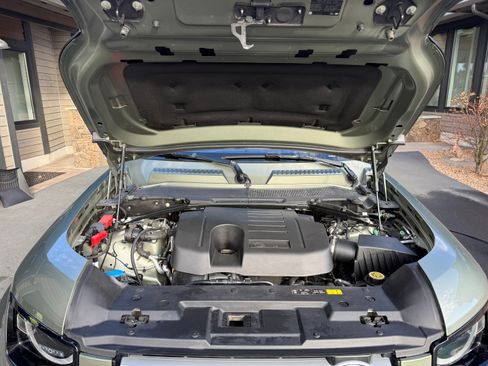 Used 2021 Land Rover Defender 90 First Edition image 29