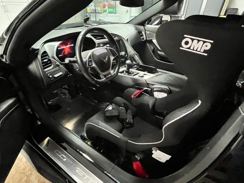 Used 2015 Chevrolet Corvette Z06 w/ Z07 Performance Package RWD image 10