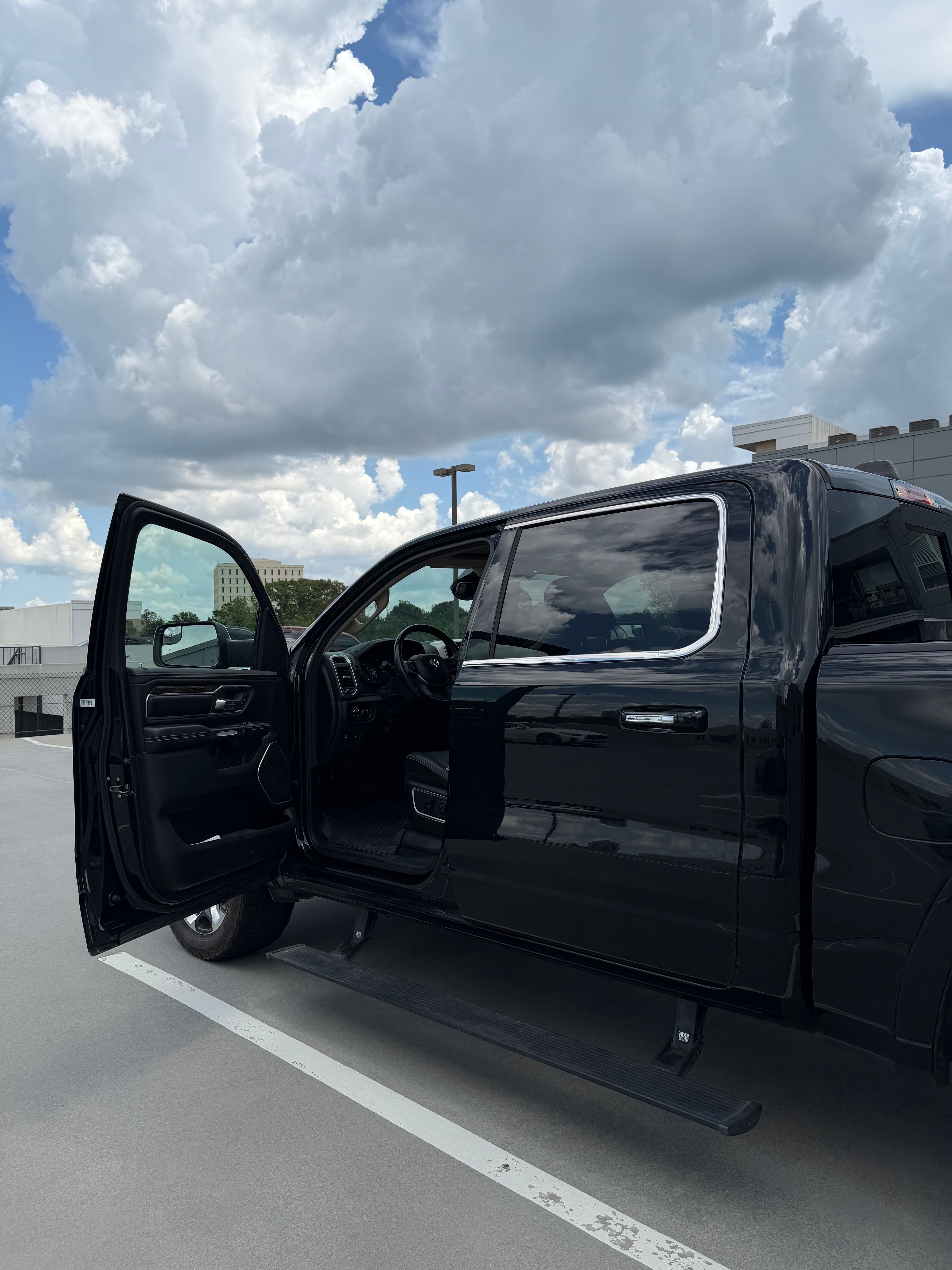 Used 2019 RAM 1500 Laramie AWD/4WD image 31