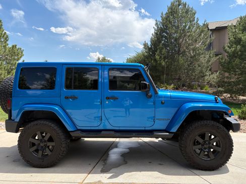 Used 2014 Jeep Wrangler Unlimited Sahara AWD/4WD image 6
