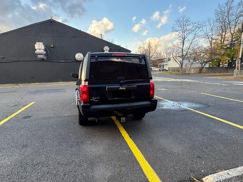 Used 2008 Jeep Commander Sport image 2