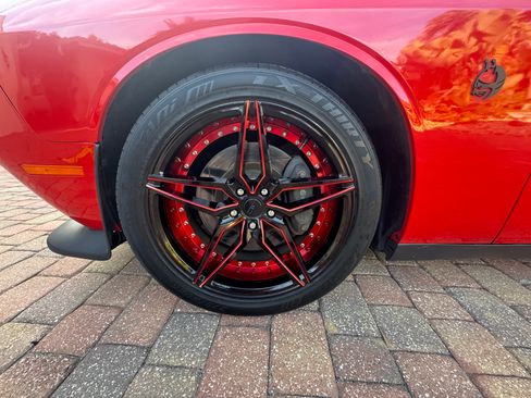 Used 2018 Dodge Challenger R/T Scat Pack RWD image 9