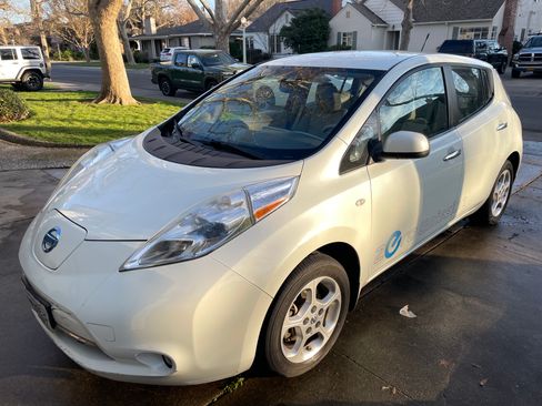 Used 2012 Nissan Leaf SL w/ Eco Design Pkg image 1