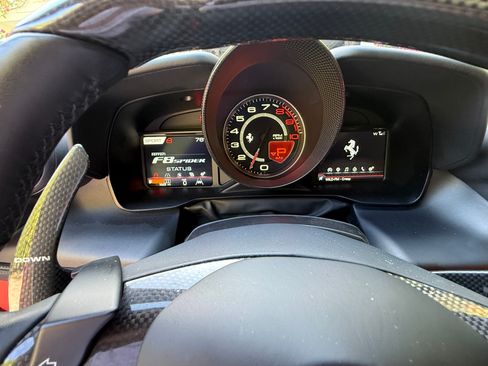 Used 2022 Ferrari F8 Tributo image 5