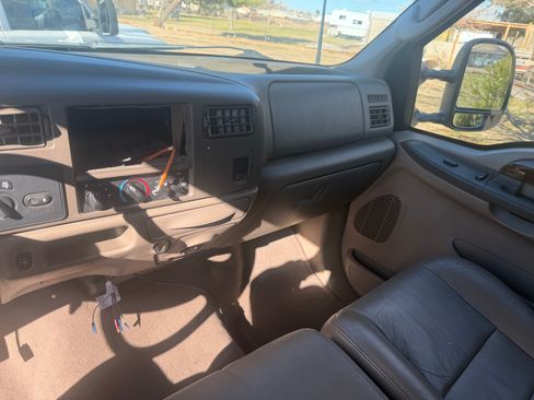 Used 2004 Ford F250 XLT image 5