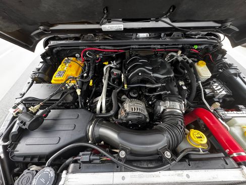 Used 2016 Jeep Wrangler Unlimited Rubicon image 17