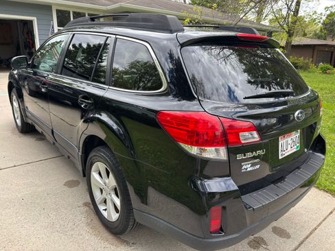 Used 2013 Subaru Outback 2.5i Premium w/ All-Weather Pkg AWD/4WD image 8