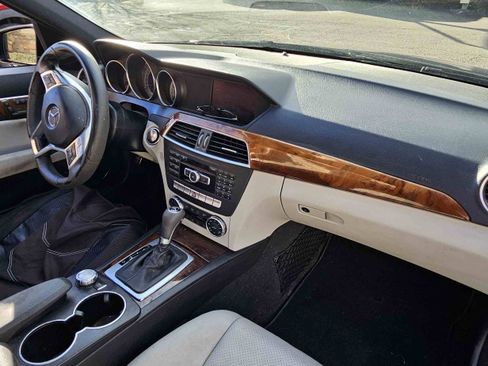 Used 2012 Mercedes-Benz C 300 4MATIC Sedan image 4