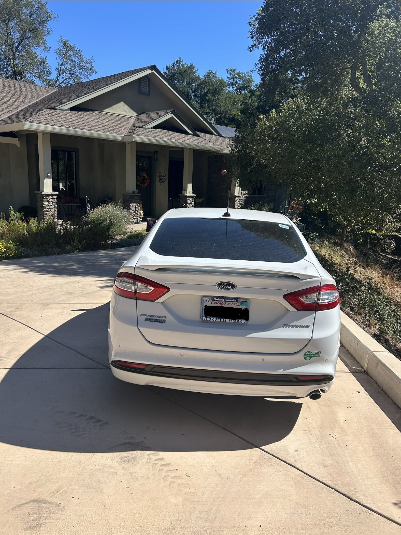 Used 2016 Ford Fusion Energi Titanium FWD image 4
