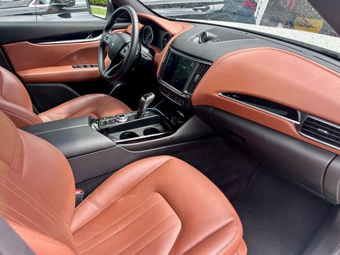 Used 2021 Maserati Levante AWD/4WD image 26