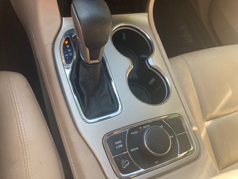 Used 2017 Jeep Grand Cherokee Limited AWD/4WD image 10