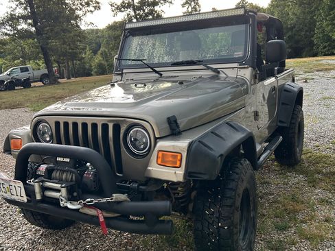 Used 2004 Jeep Wrangler X w/ Convenience Group image 2