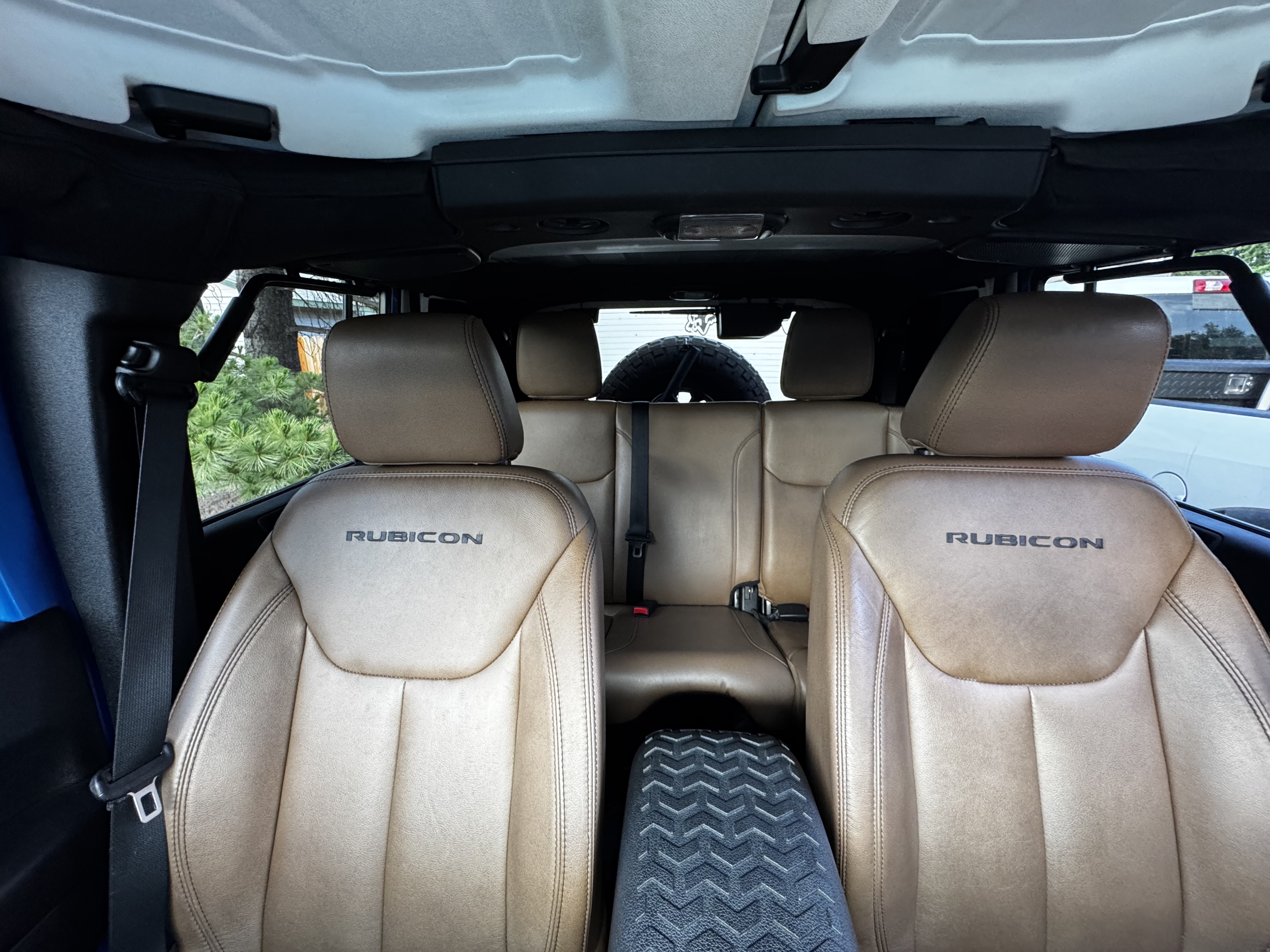 Used 2015 Jeep Wrangler Unlimited Rubicon w/ Connectivity Group AWD/4WD image 11