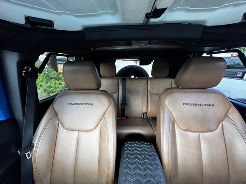 Used 2015 Jeep Wrangler Unlimited Rubicon w/ Connectivity Group image 11