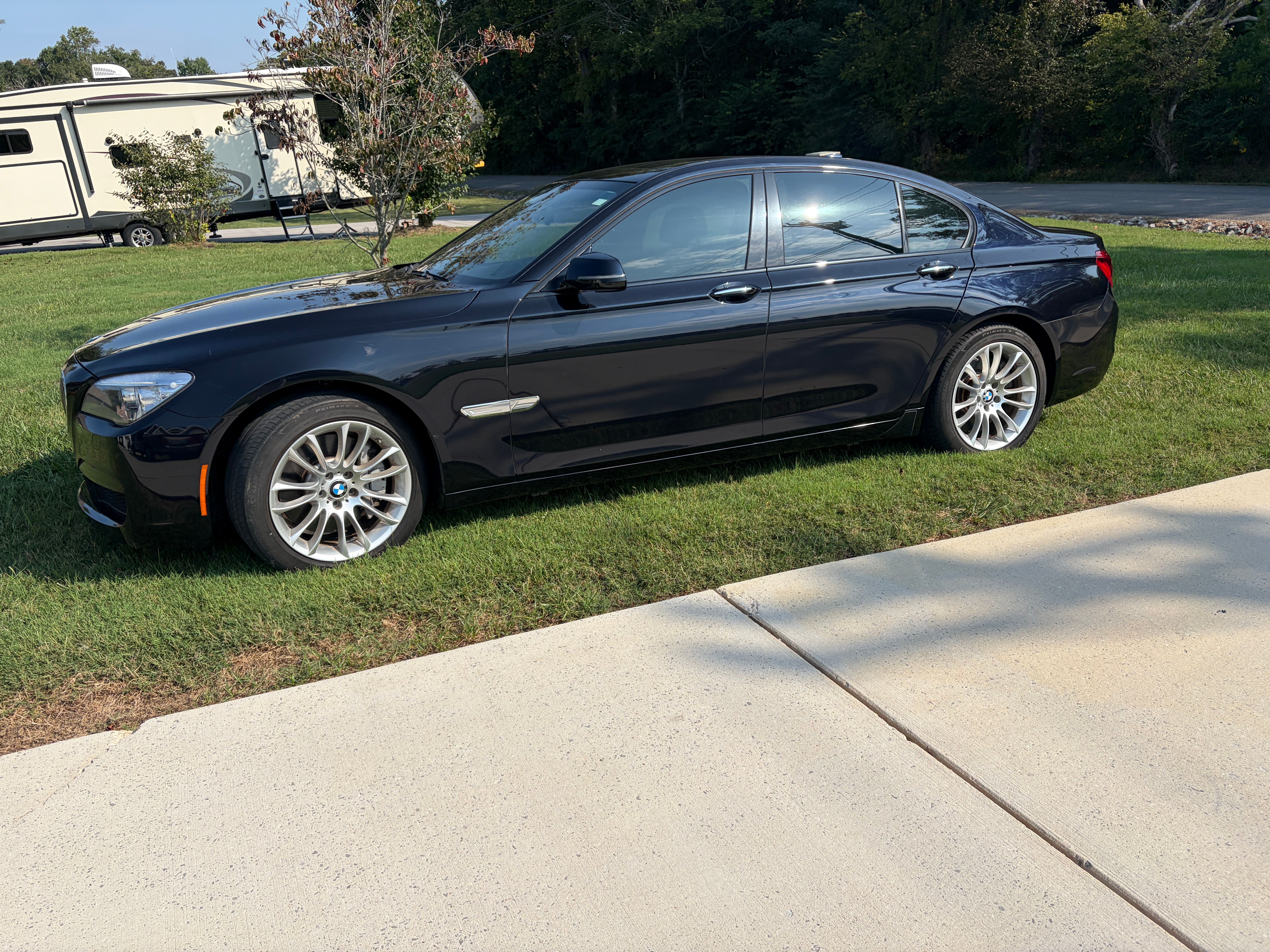 Used 2014 BMW 750i RWD image 1