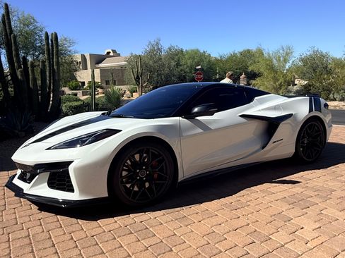 Used 2024 Chevrolet Corvette Z06 image 1