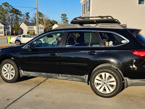 Used 2017 Subaru Outback 2.5i Premium image 11