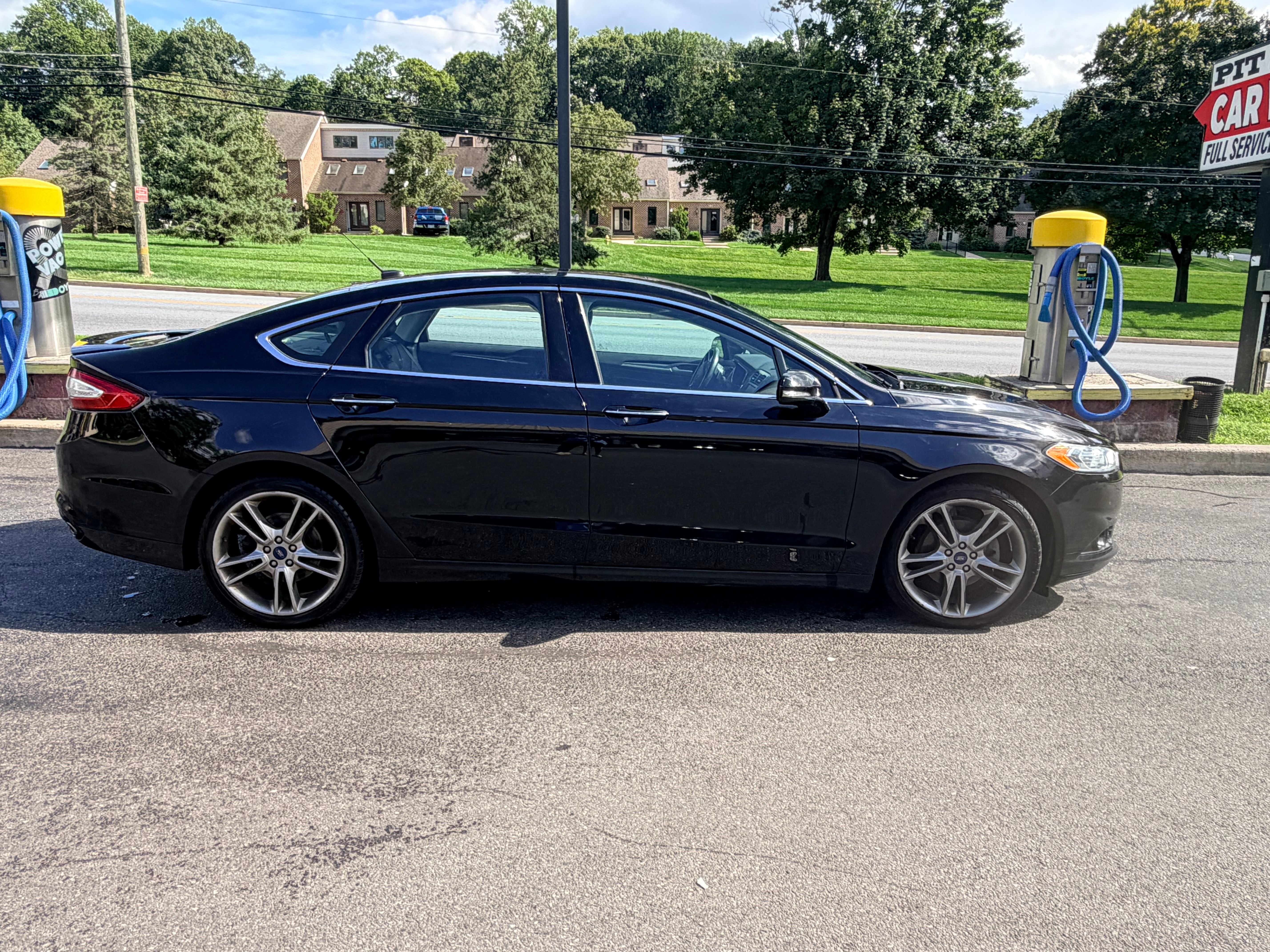 Used 2016 Ford Fusion Titanium FWD image 2