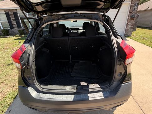 Used 2018 Nissan Kicks S FWD image 8