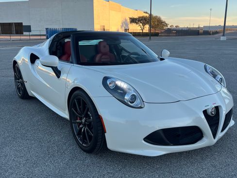 Used 2016 Alfa Romeo 4C Spider image 10