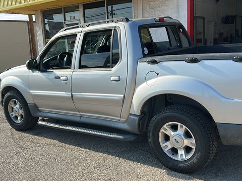 Used 2004 Ford Explorer Sport Trac XLT image 1