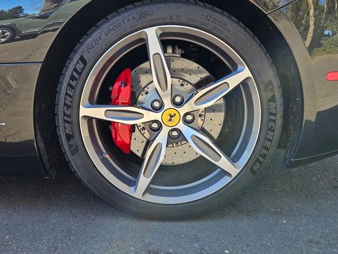 Used 2014 Ferrari California image 25