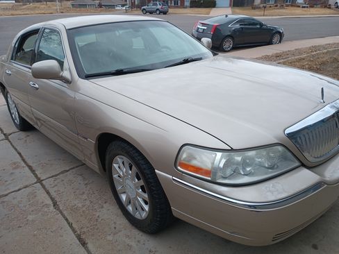 Used 2006 Lincoln Town Car Signature image 13