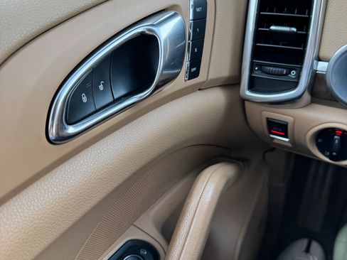 Used 2012 Porsche Cayenne S image 9