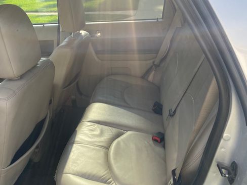 Used 2010 Mercury Mariner 2WD Hybrid image 11