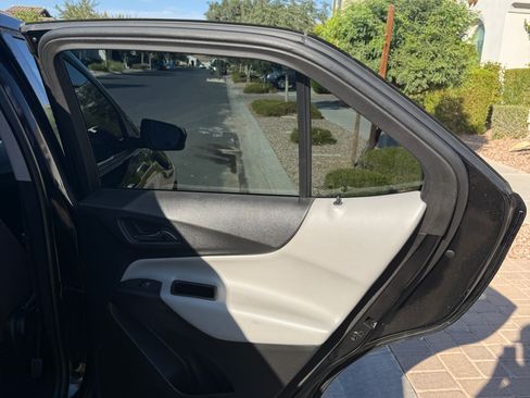 Used 2019 Chevrolet Equinox LS FWD image 29