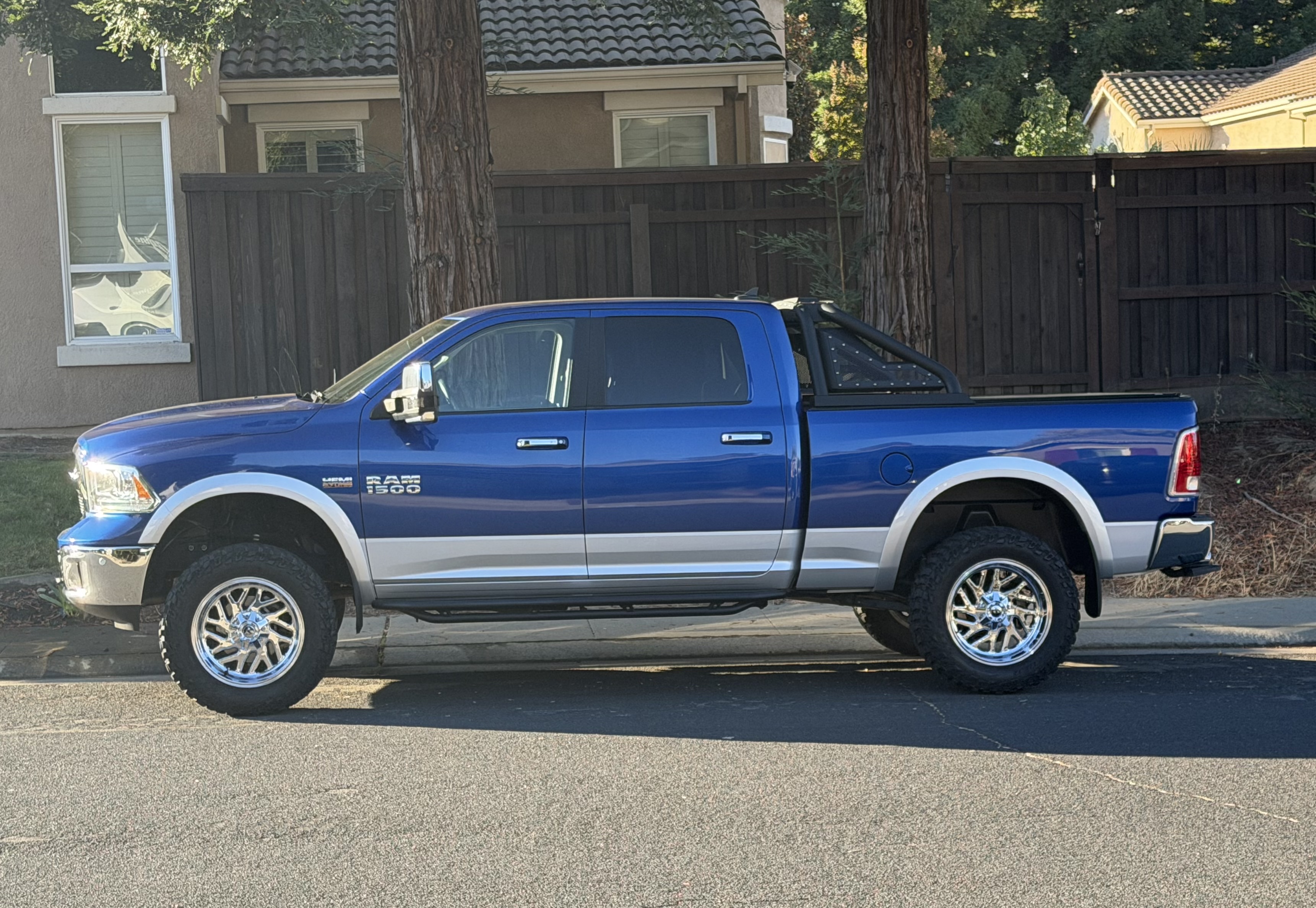 Used 2018 RAM 1500 Laramie w/ Convenience Group AWD/4WD image 4