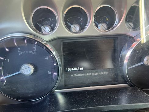 Used 2015 Ford F450 Lariat w/ Lariat Interior Package image 9