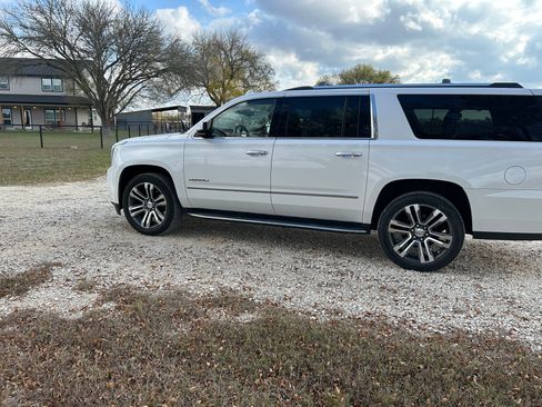 Used 2020 GMC Yukon XL Denali w/ Open Road Package image 1