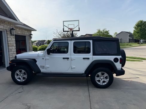 Used 2020 Jeep Wrangler Unlimited Sport S AWD/4WD image 9