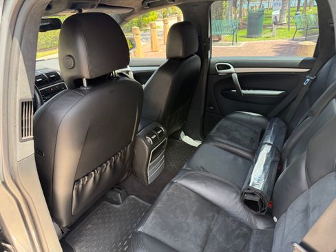 Used 2009 Porsche Cayenne Turbo S AWD/4WD image 13