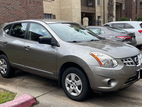 Used 2011 Nissan Rogue S image 1