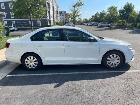 Used 2016 Volkswagen Jetta S FWD image 2