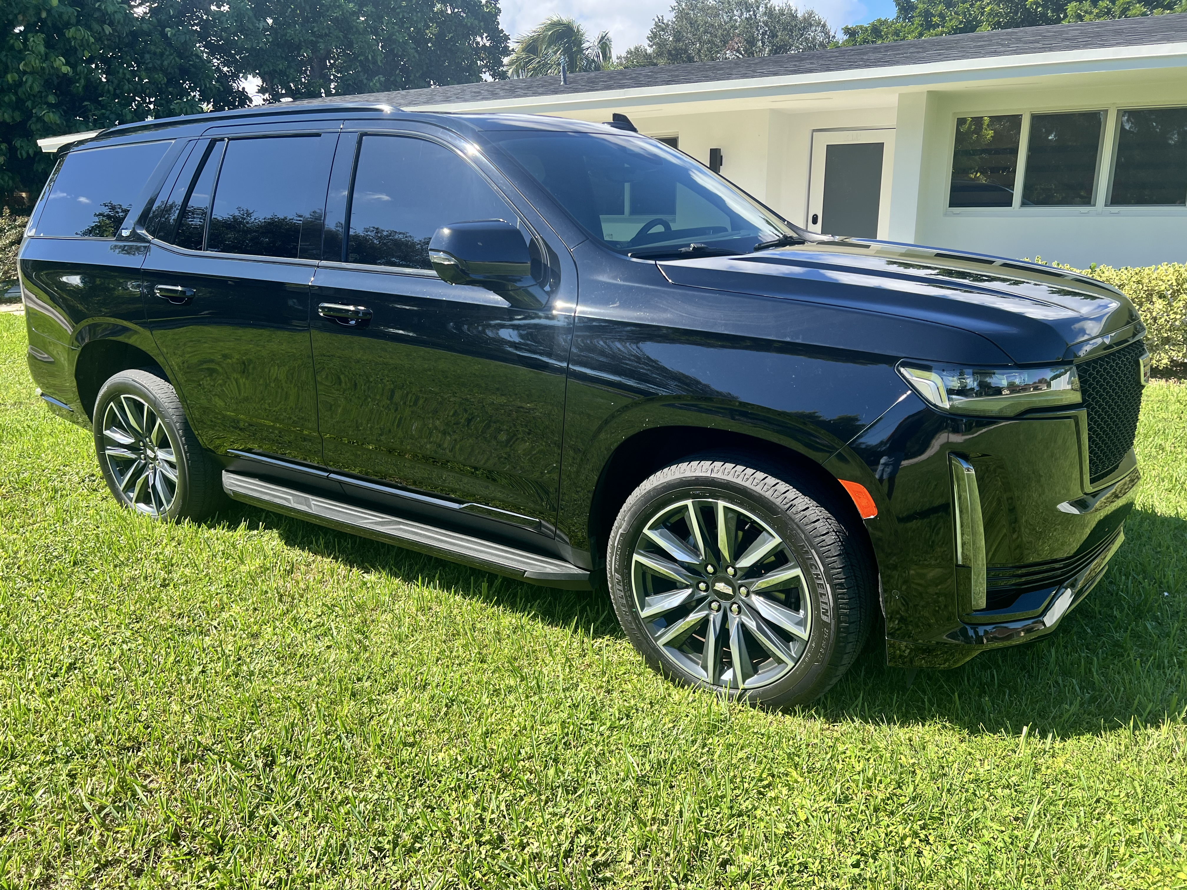 Used 2021 Cadillac Escalade Sport w/ Driver Assist Tech Package AWD/4WD image 4