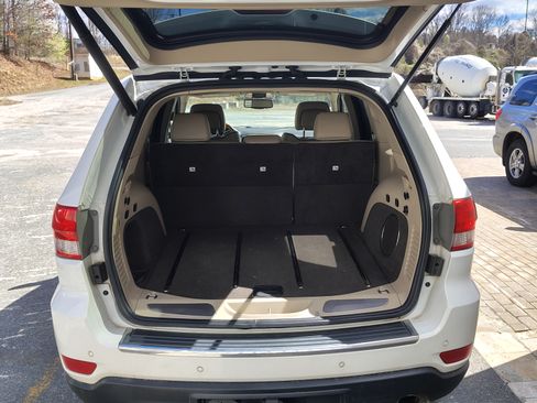 Used 2013 Jeep Grand Cherokee Overland image 19