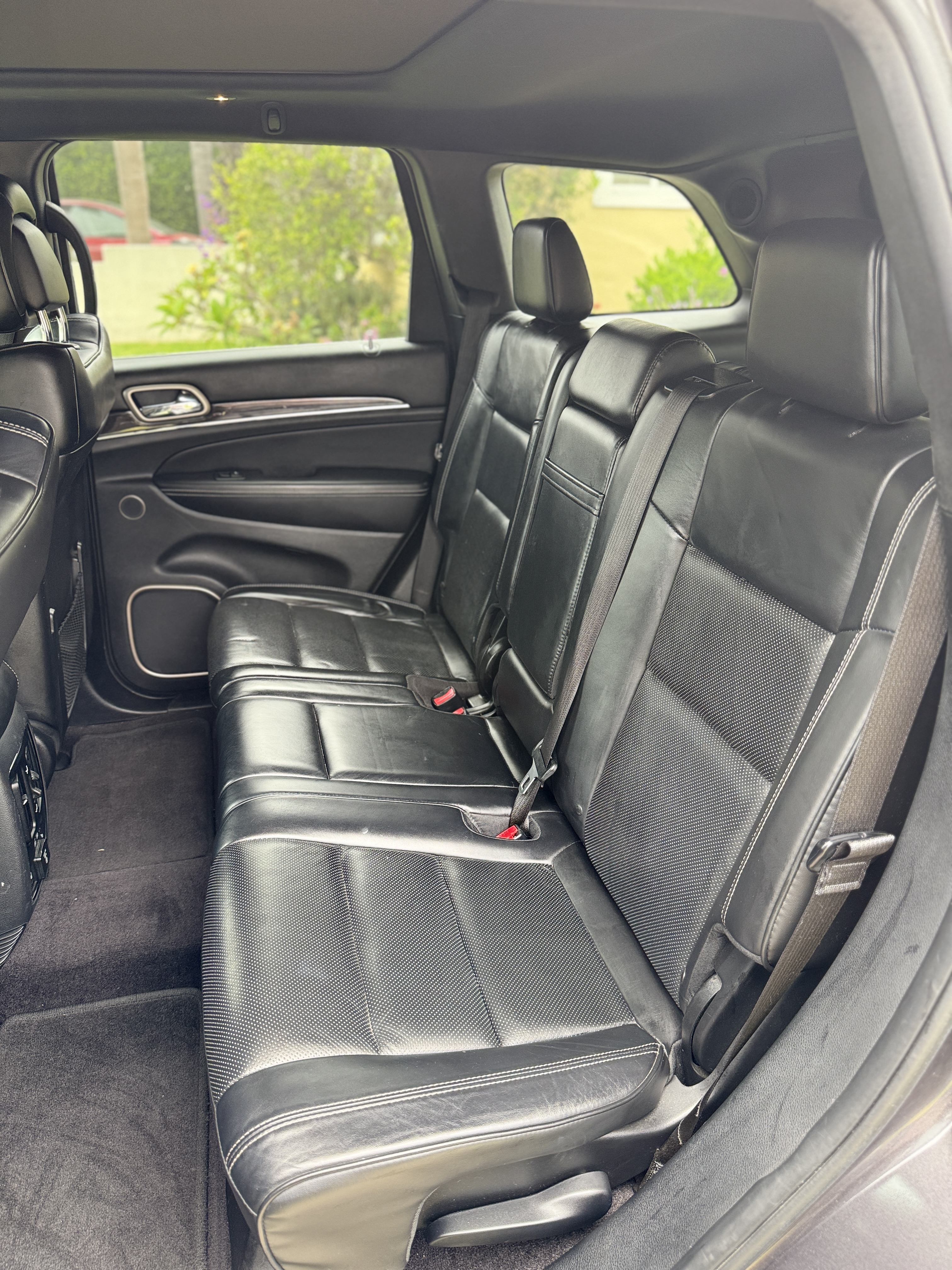 Used 2017 Jeep Grand Cherokee Overland AWD/4WD image 25