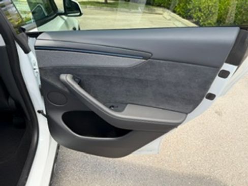 Used 2026 Tesla Model Y AWD image 8