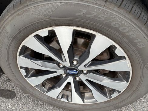 Used 2017 Subaru Outback 2.5i Limited AWD/4WD image 5