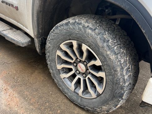 Used 2020 GMC Sierra 1500 AT4 w/ AT4 Premium Package image 17